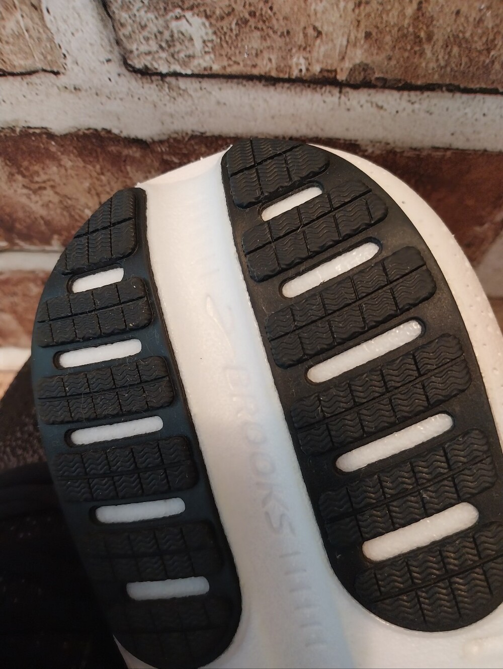Pre-owned 2024 Brooks Ghost Max 2 - Picture 10 of 13